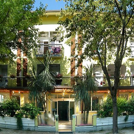 Hotel Metron Cesenatico Esterno foto