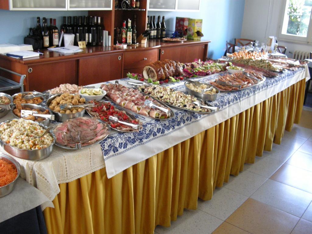 Hotel Metron Cesenatico Esterno foto