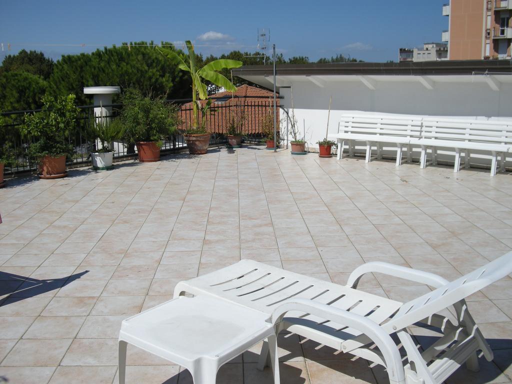 Hotel Metron Cesenatico Esterno foto