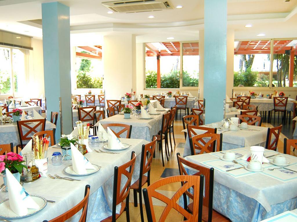 Hotel Metron Cesenatico Esterno foto