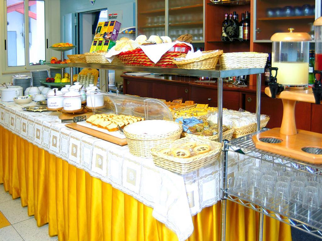 Hotel Metron Cesenatico Esterno foto