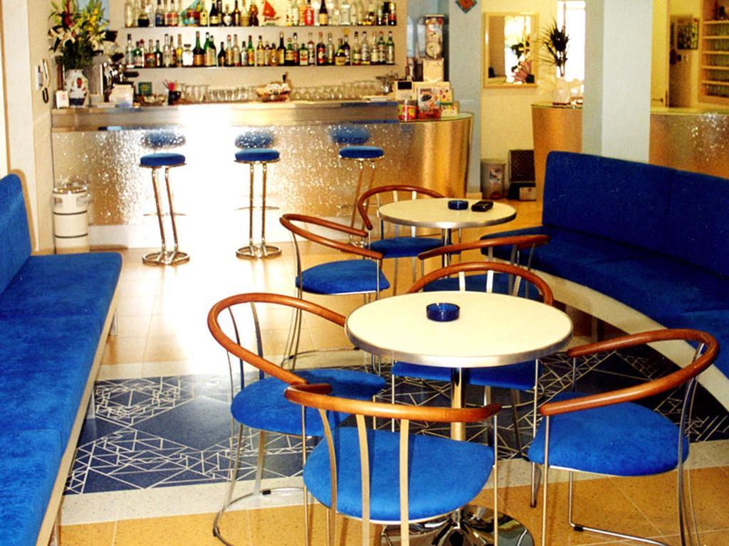 Hotel Metron Cesenatico Esterno foto