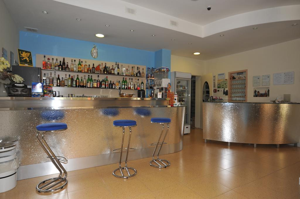 Hotel Metron Cesenatico Esterno foto