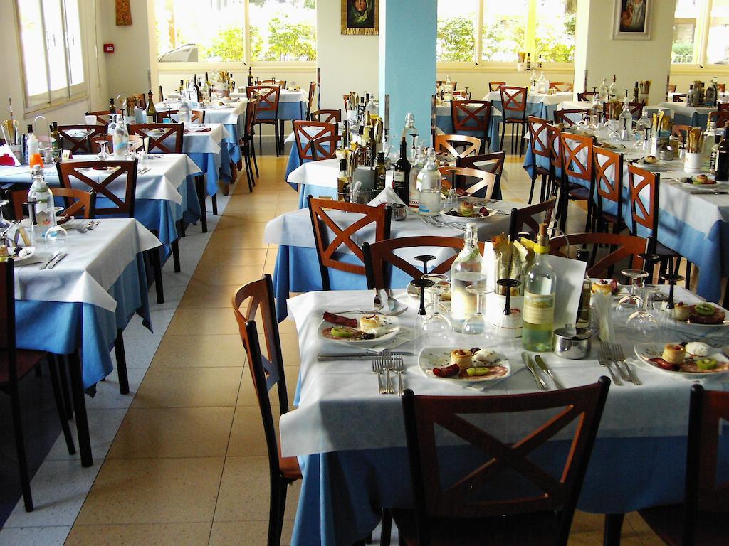 Hotel Metron Cesenatico Esterno foto