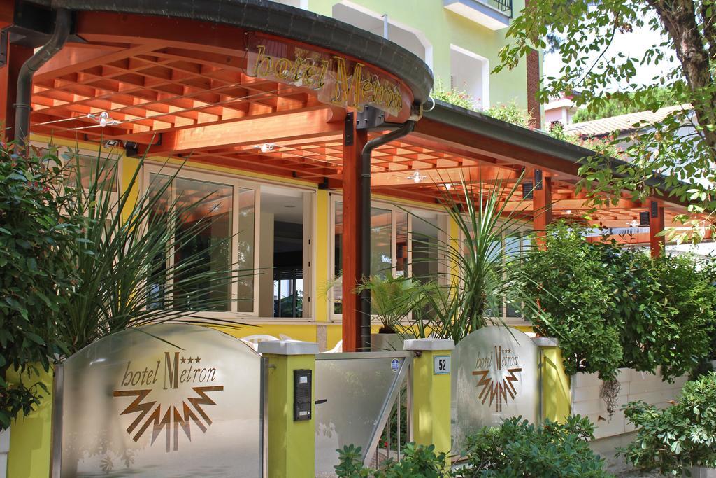 Hotel Metron Cesenatico Esterno foto