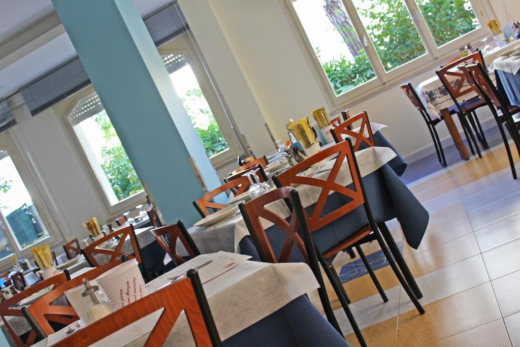 Hotel Metron Cesenatico Esterno foto