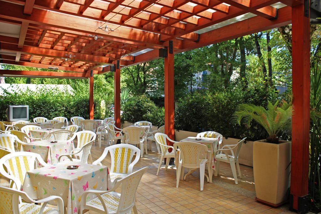 Hotel Metron Cesenatico Esterno foto