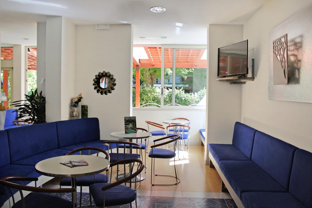 Hotel Metron Cesenatico Esterno foto