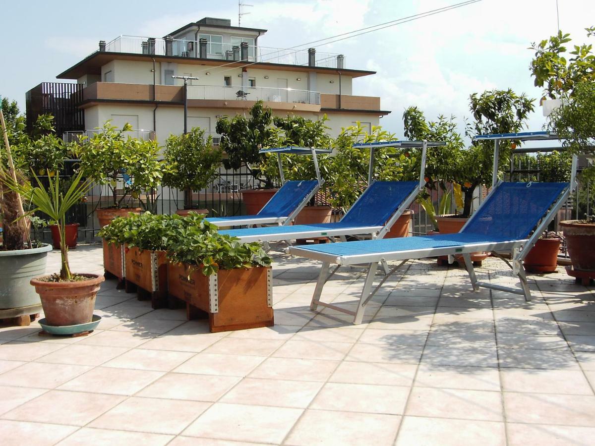 Hotel Metron Cesenatico Esterno foto