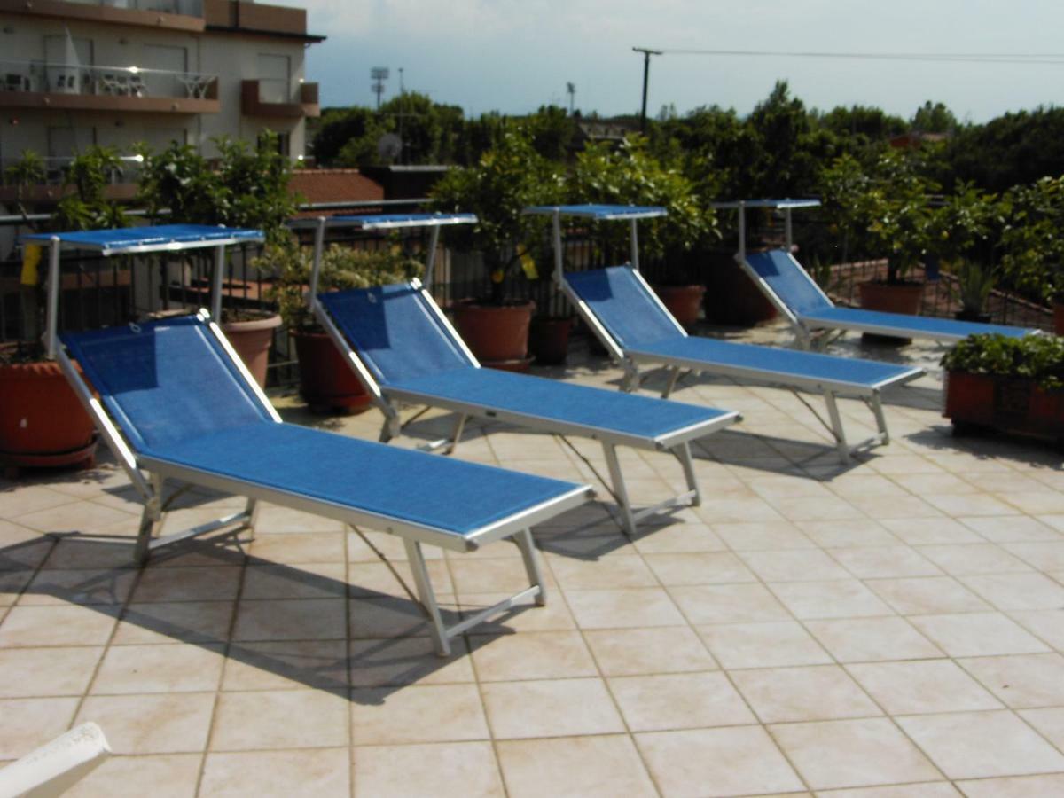 Hotel Metron Cesenatico Esterno foto